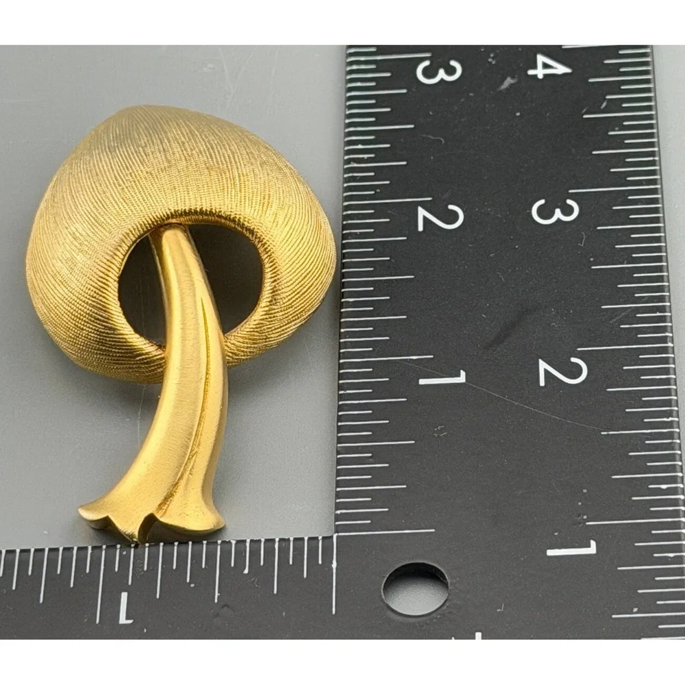 Vintage Les Bernard Mushroom Brooch Gold Tone Metal Mushroom Designer 2.5 Inch
